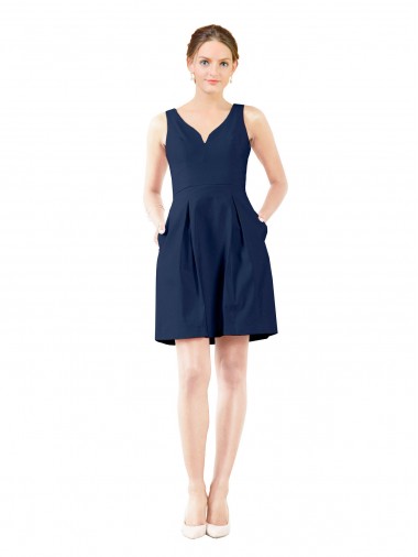Dunkelmarine A-Linien V-Ausschnitt Knielang Satin Kurze Brautjungfernkleider / Cocktailkleider / Heimkehr Kleider Kaufen
