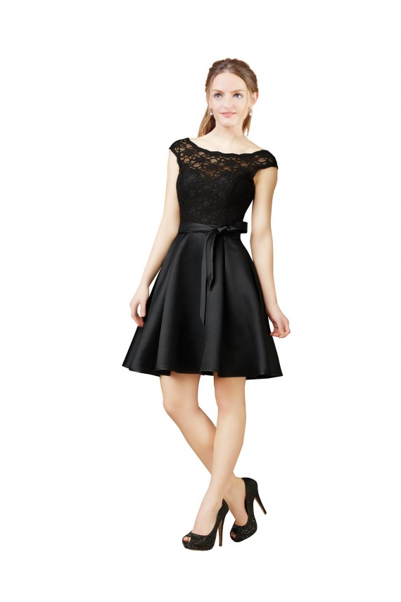 Schwarz A-Linien Illusion Ausschnitt Knielang Satin Spitze Kurze Brautjungfernkleider / Cocktailkleider / Heimkehr Kleider Kaufen